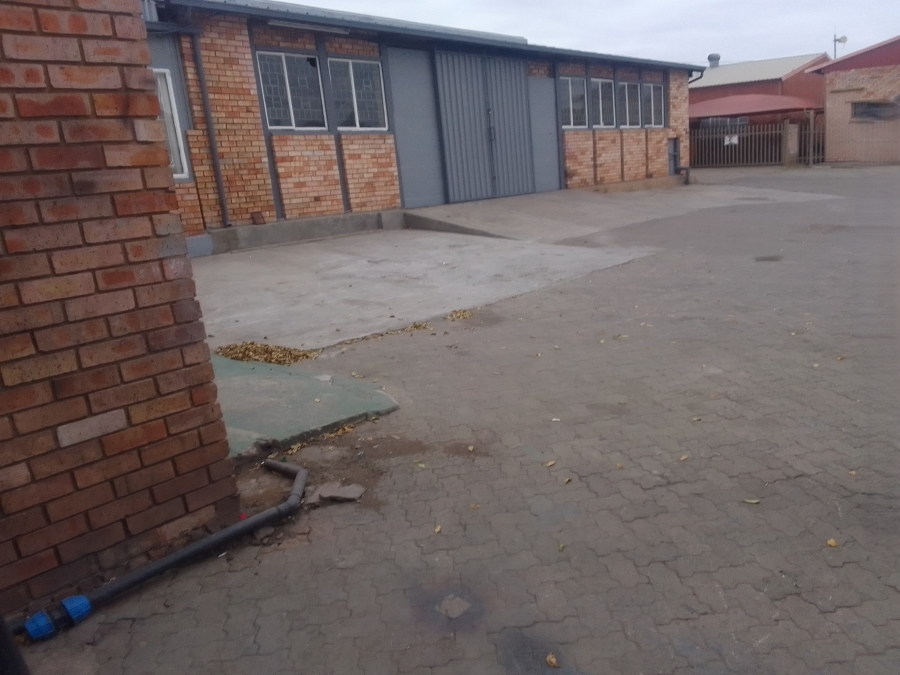 To Let Commercial Property for Rent in Oos Einde North West